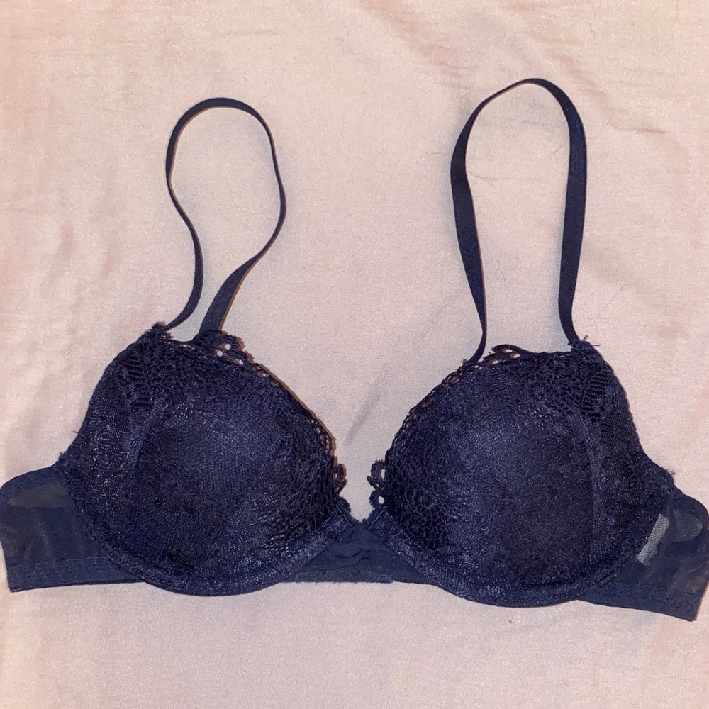 Gilly Hicks Lightly Lined Plunge Bra